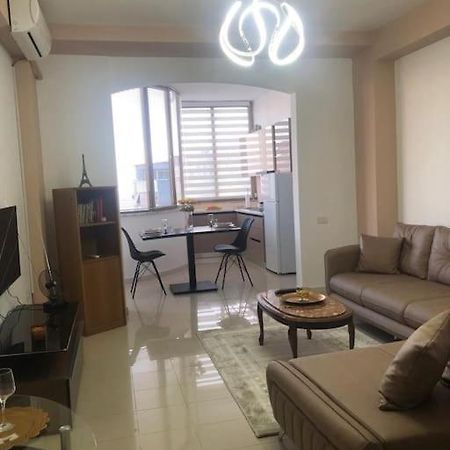 Cozy 1-Bedroom Flat, Beachside Durrës Esterno foto