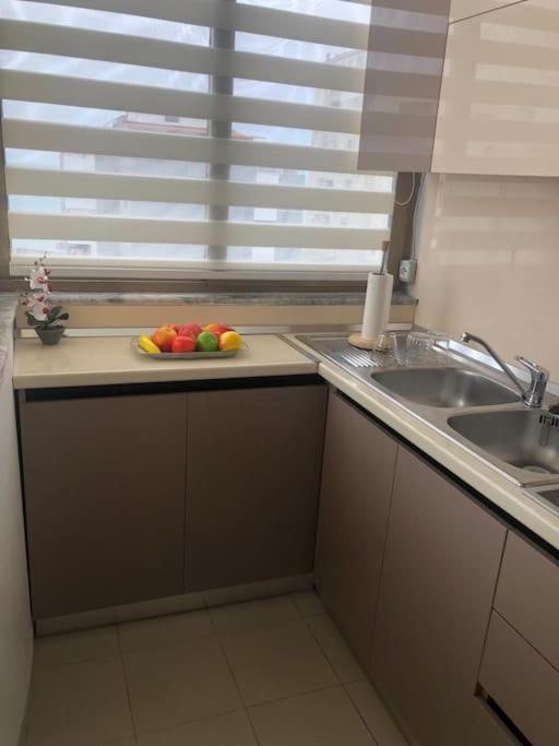 Cozy 1-Bedroom Flat, Beachside Durrës Esterno foto